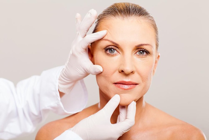 Căng da mặt bằng chỉ collagen