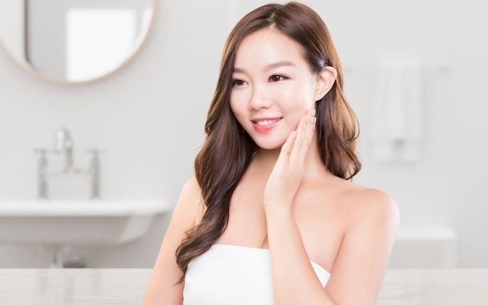 Căng da mặt bằng chỉ collagen
