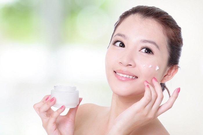 Kem dưỡng ẩm căng da mặt
