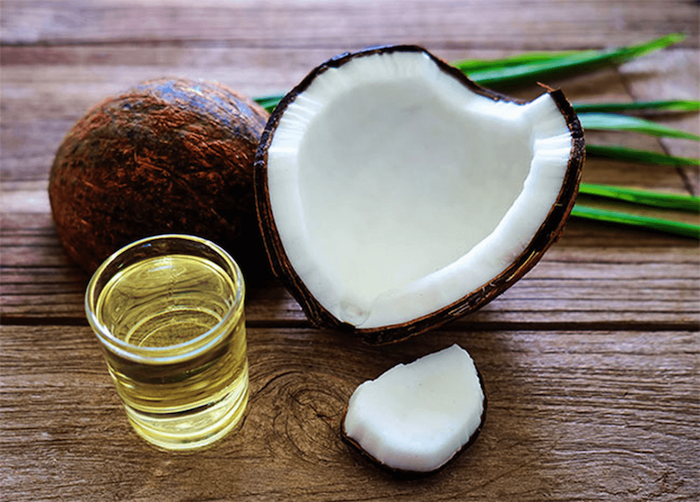 Làm hồng vùng kín bằng dầu dừa