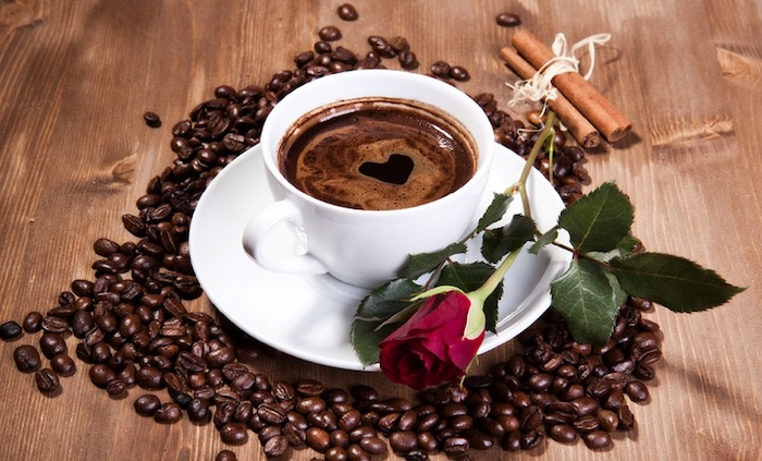 Làm hồng vùng kín hãm cà phê với nước ấm