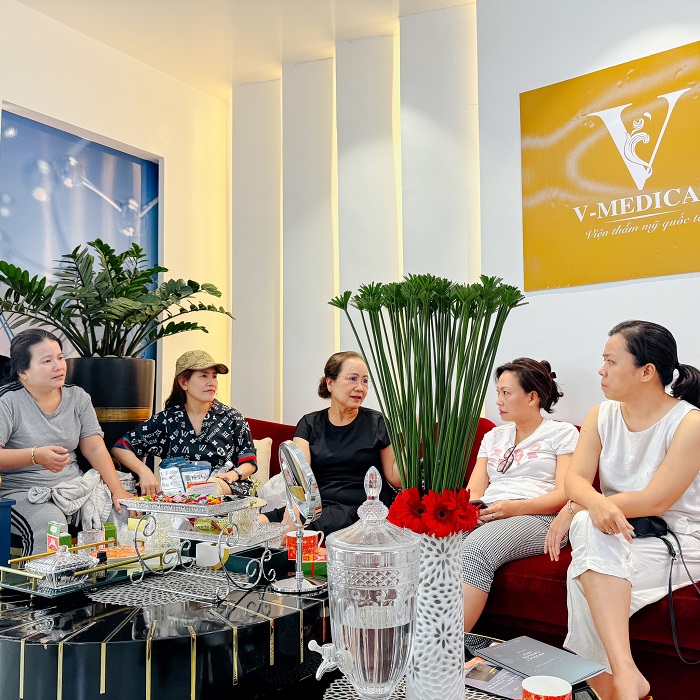 Vùng kín thâm đen