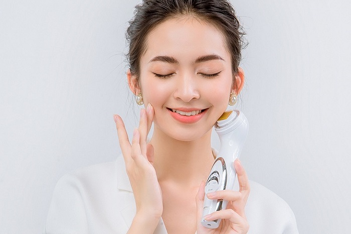 Cách sử dụng máy mát xa nâng cơ mặt