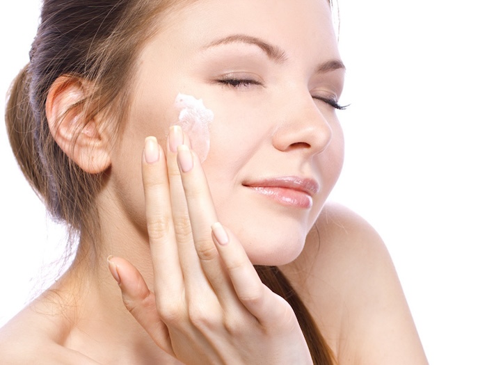 Cách xóa nếp nhăn ở cổ tại nhà
