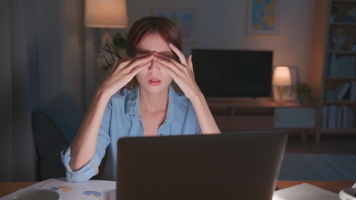 Cách xóa nếp nhăn quanh mắt Cách xóa nếp nhăn quanh mắt