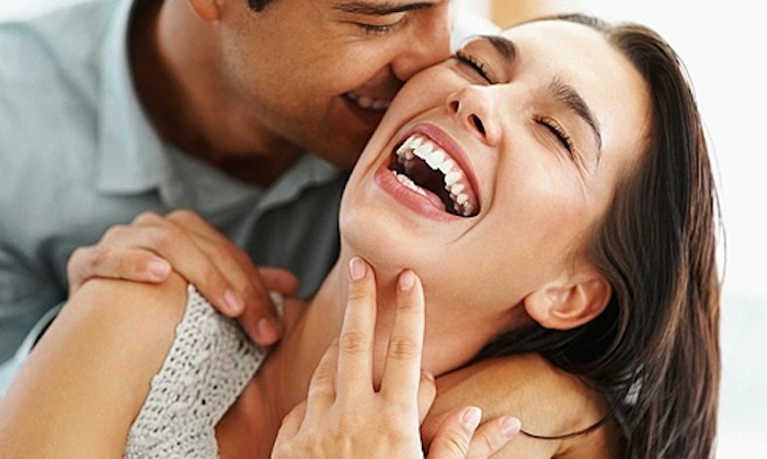 Cười bị nhăn đuôi mắt Cười bị nhăn đuôi mắt