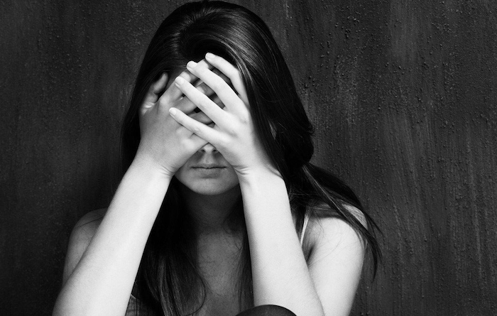 Cười bị nhăn đuôi mắt Cười bị nhăn đuôi mắt