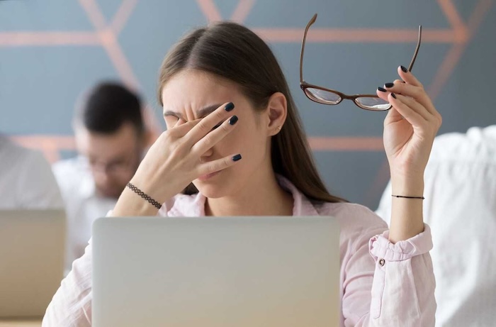 Cười có nếp nhăn ở miệng