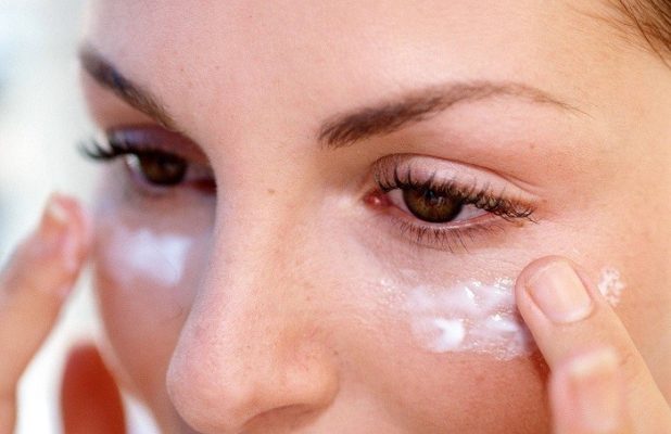 Kem trị nếp nhăn quanh mắt của nhật