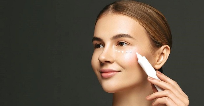Kem xóa nếp nhăn khóe mắt