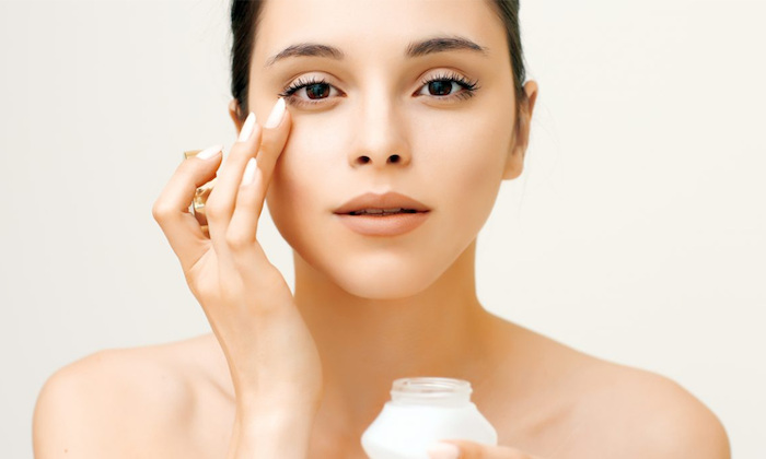 Kem xóa nếp nhăn vùng mắt của nhật