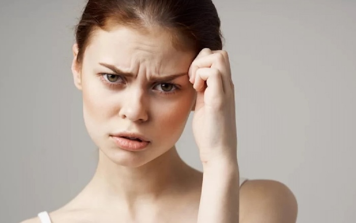 Nếp nhăn giữa trán