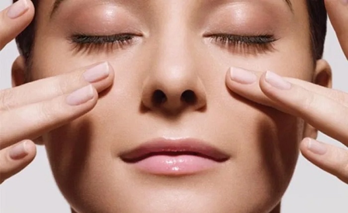 Nếp nhăn hai bên mắt Nếp nhăn hai bên mắt