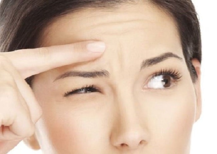 Trán có 2 nếp nhăn ngang