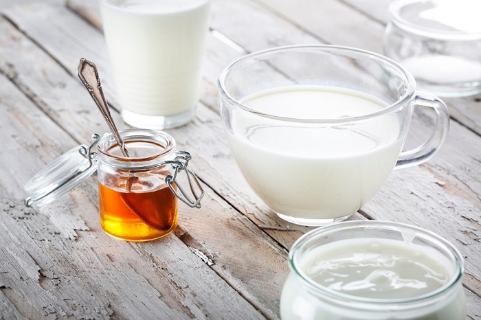 Xóa quầng thâm mắt bằng sữa tươi Xóa quầng thâm mắt bằng sữa tươi