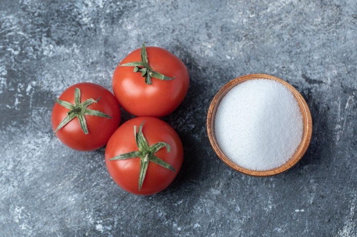 Cà chua và muối trị nám