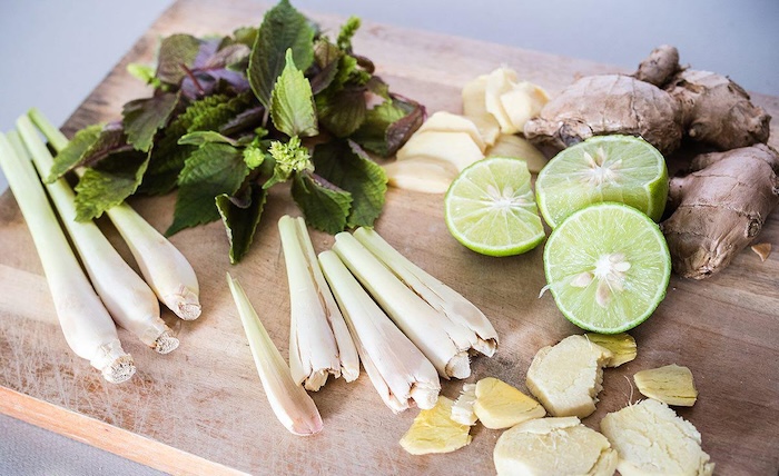 Cách trị nám bằng lá tía tô gừng sả chanh