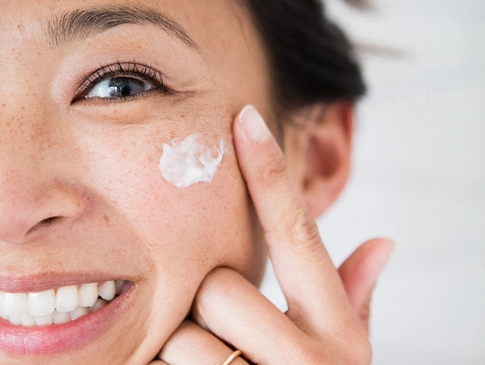 Kem trị nám giá bình dân