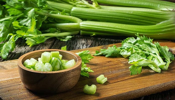 Trị nám bằng cần tây