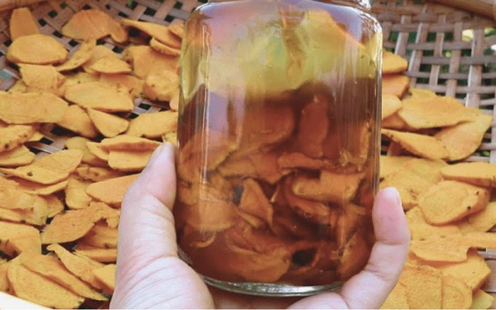 Trị nám sau sinh bằng rượu nghệ