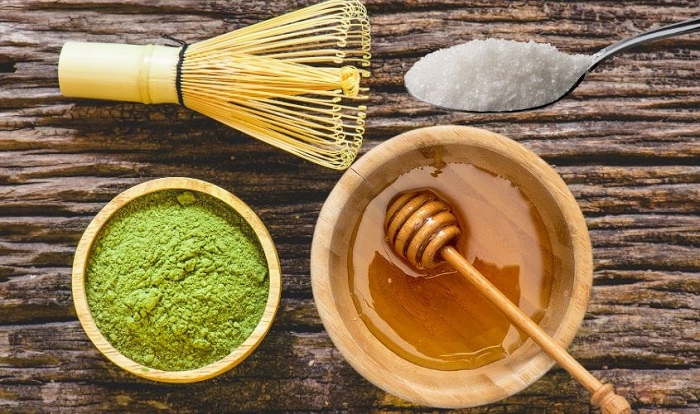 Trị nám bằng bột trà xanh và mật ong Trị nám bằng bột trà xanh và mật ong